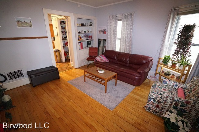 Building Photo - 449 W Mifflin St