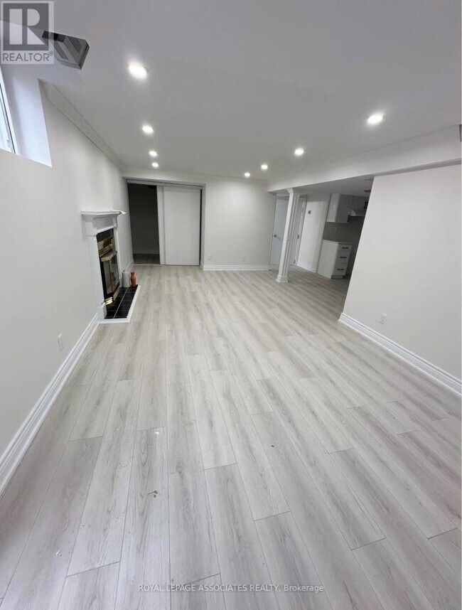 Building Photo - 17 Leeward Dr