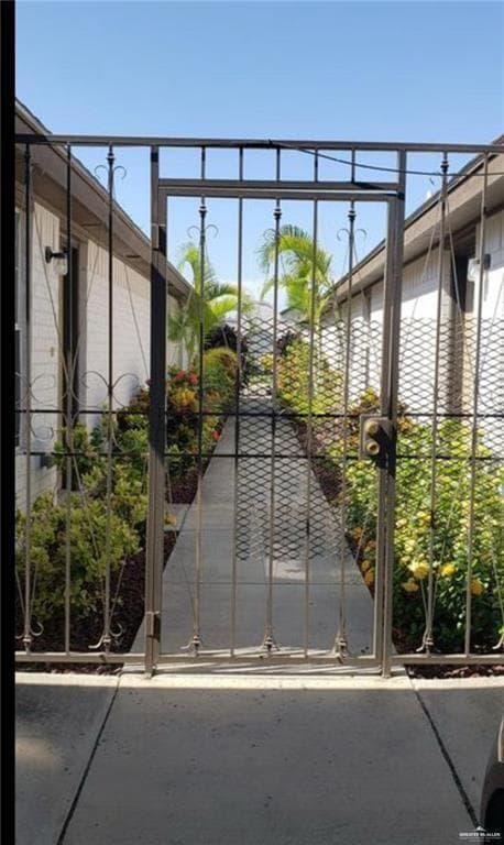 Building Photo - 6 W Candlelight Ln