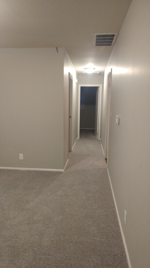 Foto del edificio - Beautiful single family ranch home located near the mall