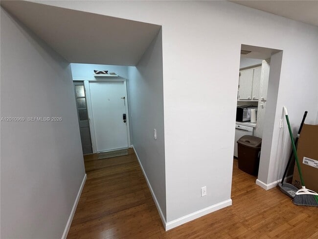 Building Photo - 2461 SW 82nd Ave