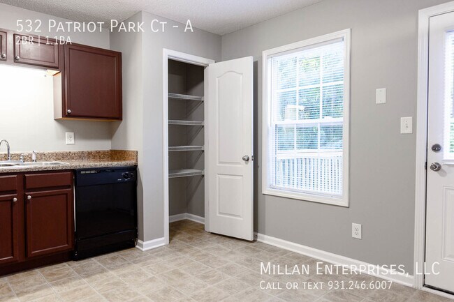 Foto del edificio - 532 Patriot Park Ct