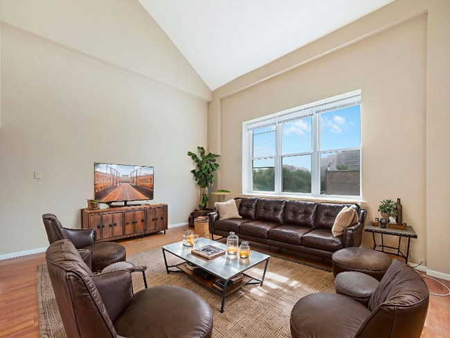 Building Photo - 4942 N Sheridan Rd