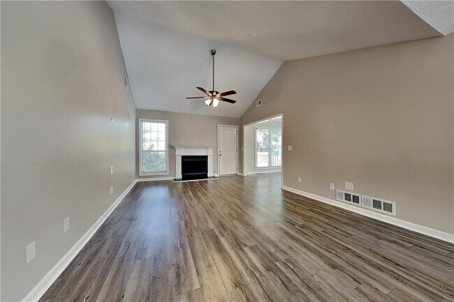 Foto del edificio - 5450 Princeton Oaks Dr