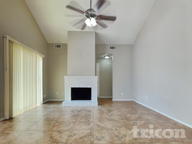 Building Photo - 13175 Pebblewalk Cir S