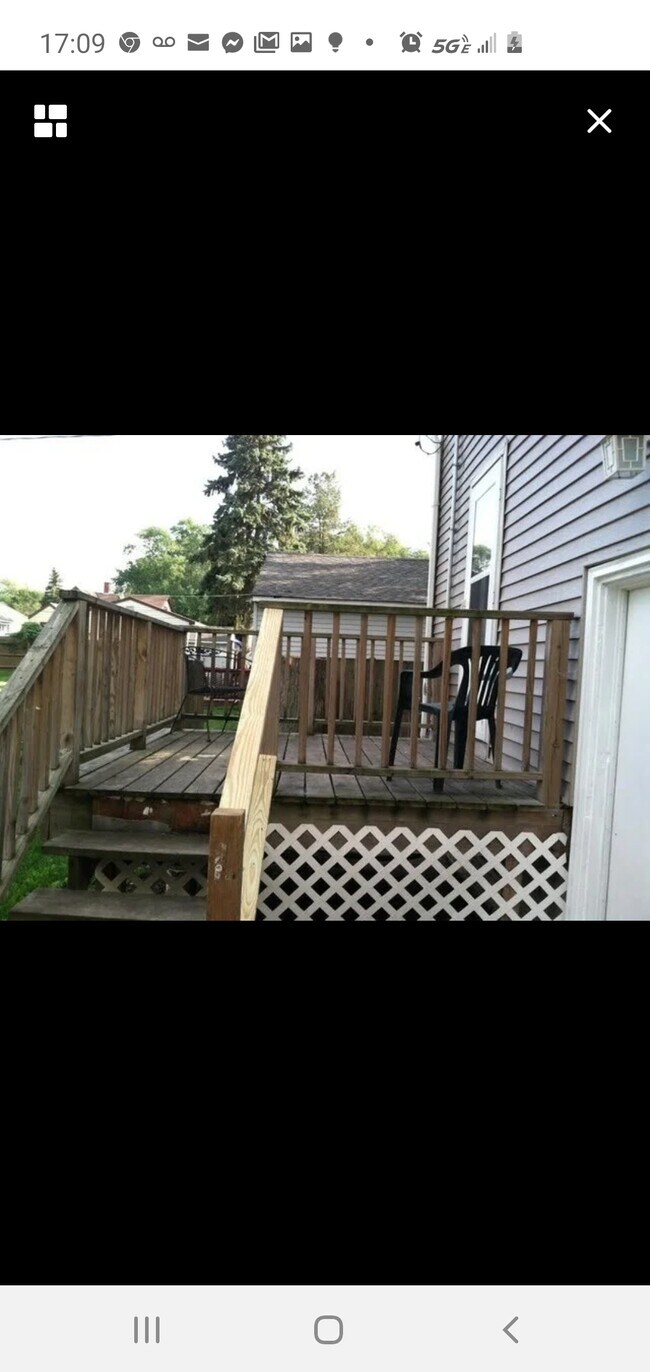 Building Photo - 415 Morton Ave