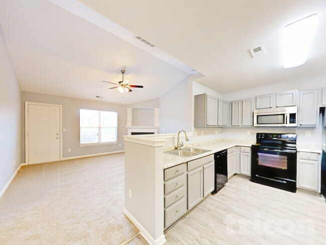 Foto del edificio - 10207 Green Hedge Ave