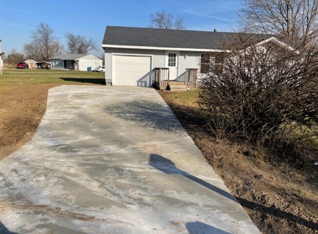 Building Photo - 879 Athena Dr