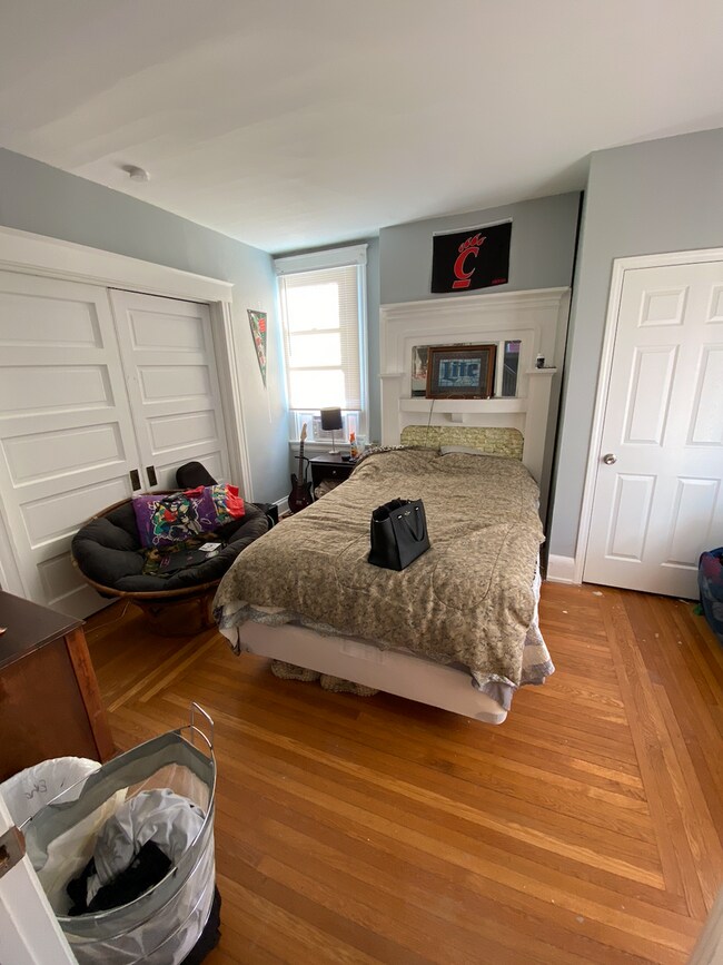 Foto del edificio - 4 Bedroom House Located Near UC's Campus