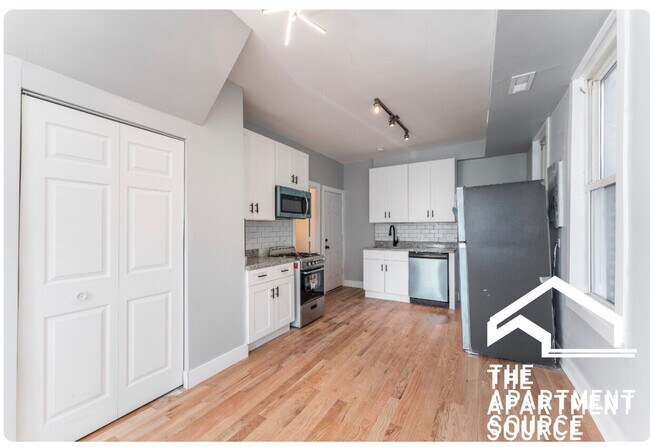 Building Photo - 1624 W Beach Ave