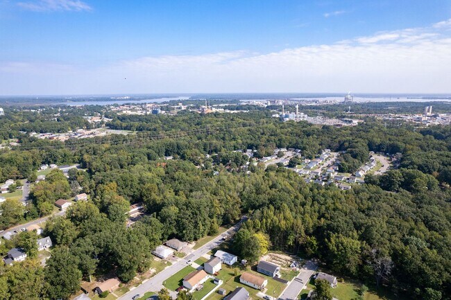 Foto del edificio - Modern Comforts in Hopewell: Spacious 4BR ...