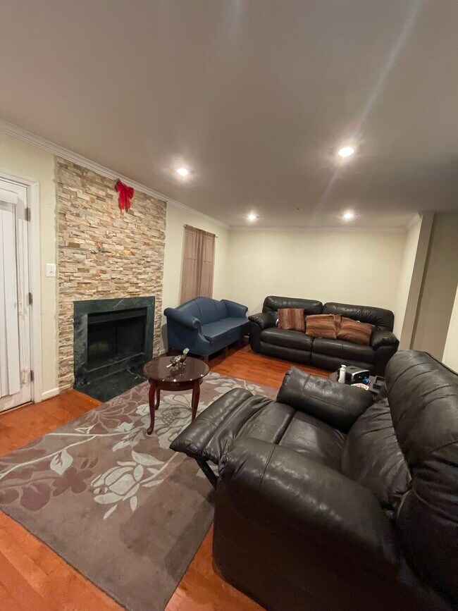 Building Photo - 15739 Erwin Ct