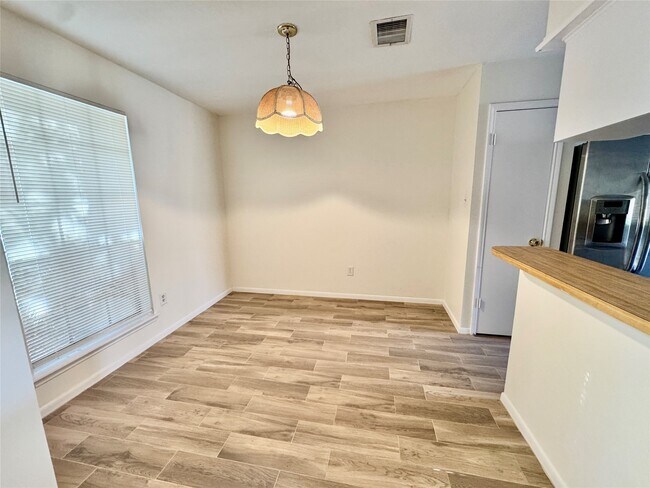 Foto del edificio - 22306 Waynoka Rd