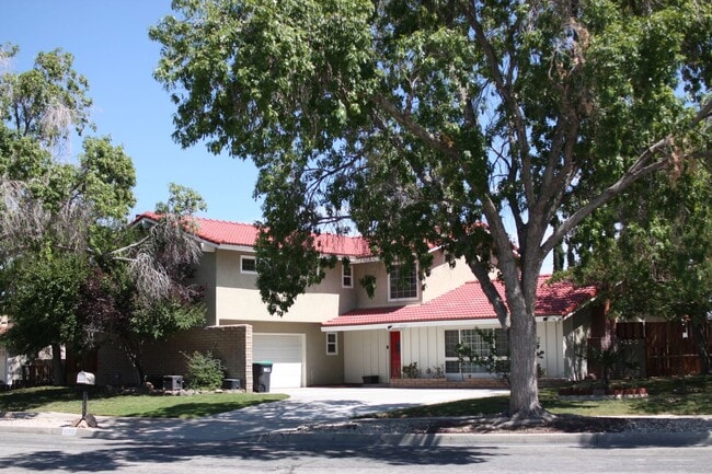 Foto del edificio - Beautiful West Lancaster Home! 5B/3B with ...