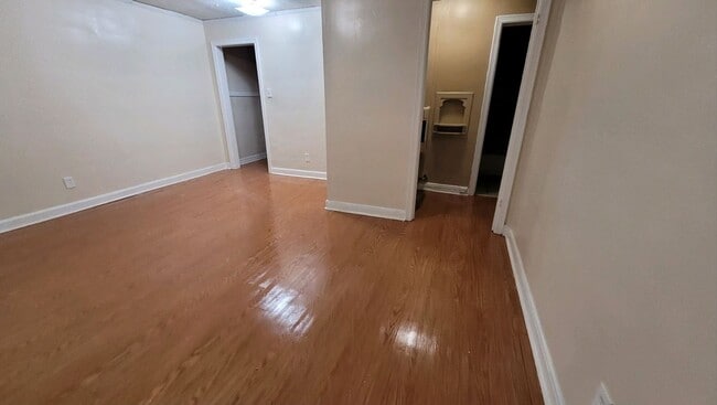 Building Photo - Newly Remodeled 2 Bedroom Duplex !