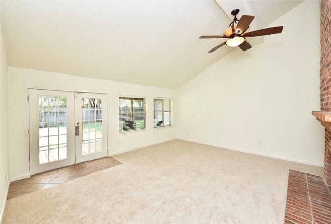 Building Photo - 2035 Shorewood Ln