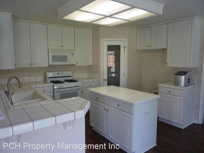 Building Photo - 4 br, 3 bath House - 716 Sands Way