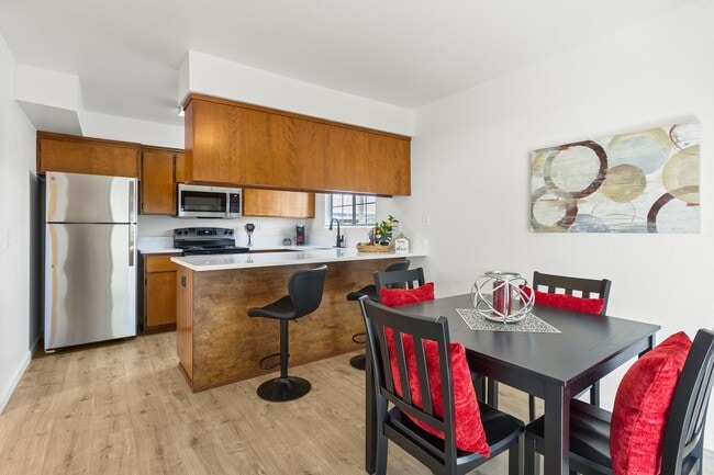 Building Photo - Chico-3 bed 1 bath Apartment that feels li...