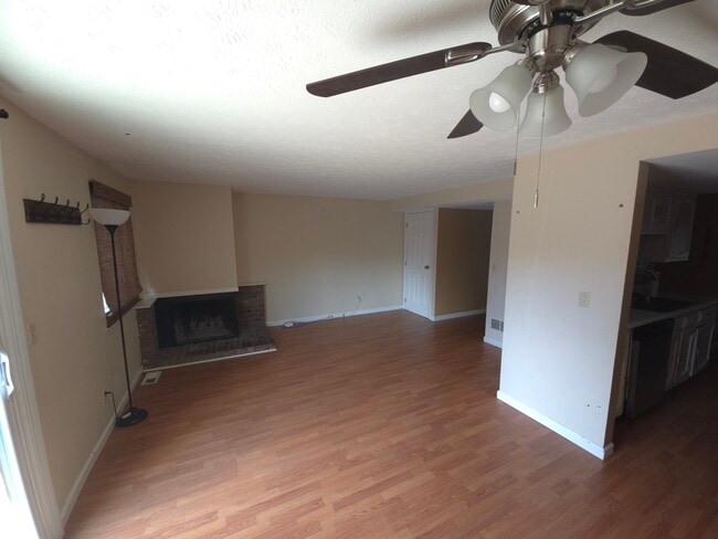 Main floor living area - 7618 Thames Ct