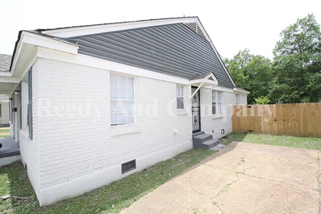 Building Photo - 83 Eastview Dr