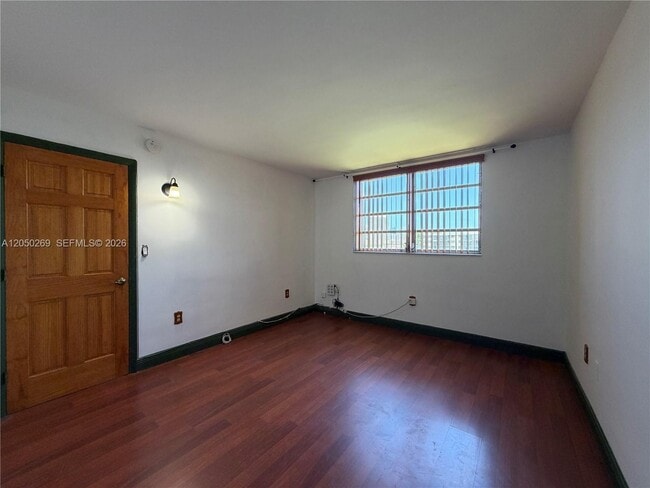 Foto del edificio - 2851 Leonard Dr