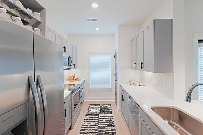 Foto del edificio - Get Up to $2,400 Off Your 2/2 Rent!