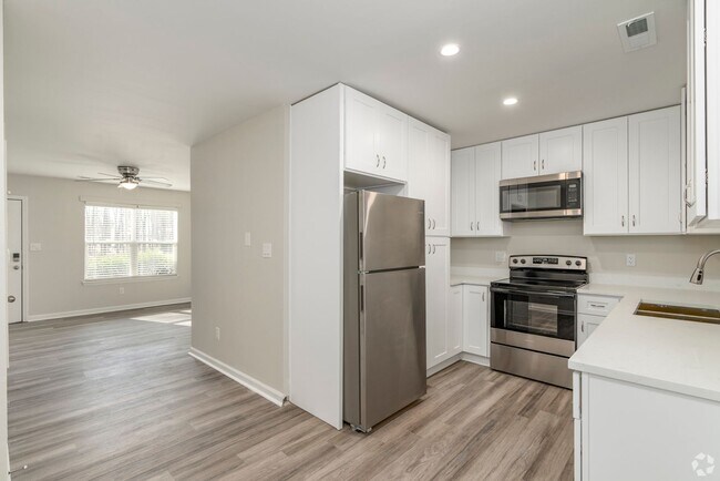 Foto del edificio - Tastefully Renovated 2BD Home with WiFi & Washer/Dryer Included | $1,275/Month – 6-Month Lease