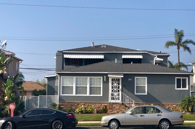 Foto del edificio - 5917 Overhill Dr