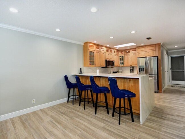 Foto del edificio - 5979 Pinebrook Dr