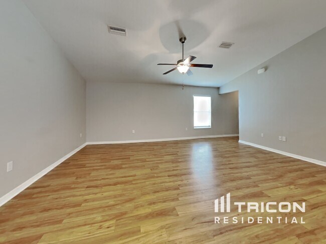 Building Photo - 2215 11th Avenue E Palmetto FL