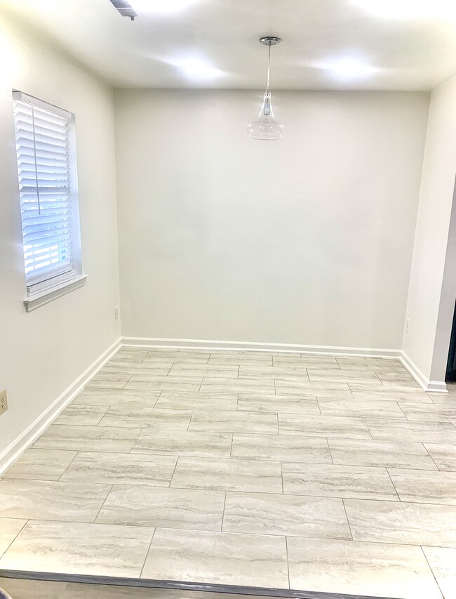 Building Photo - 6037 Old College Dr