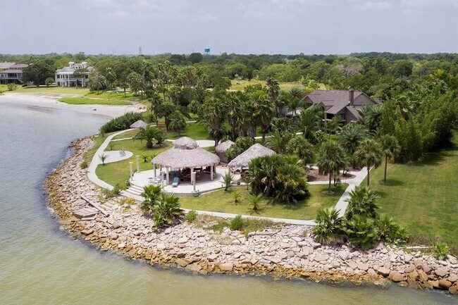 Building Photo - 4514 Tharp Dr