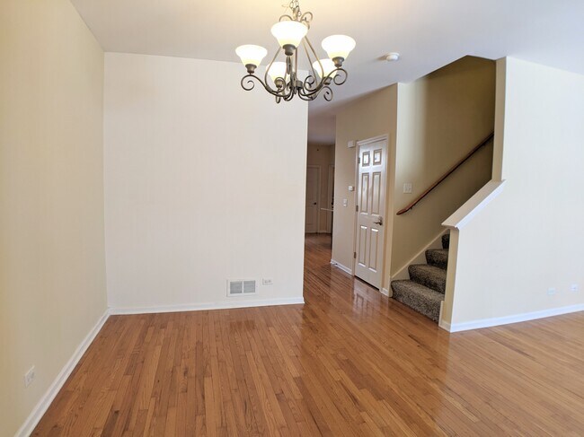 Foto del edificio - 385 Bradbury Ln