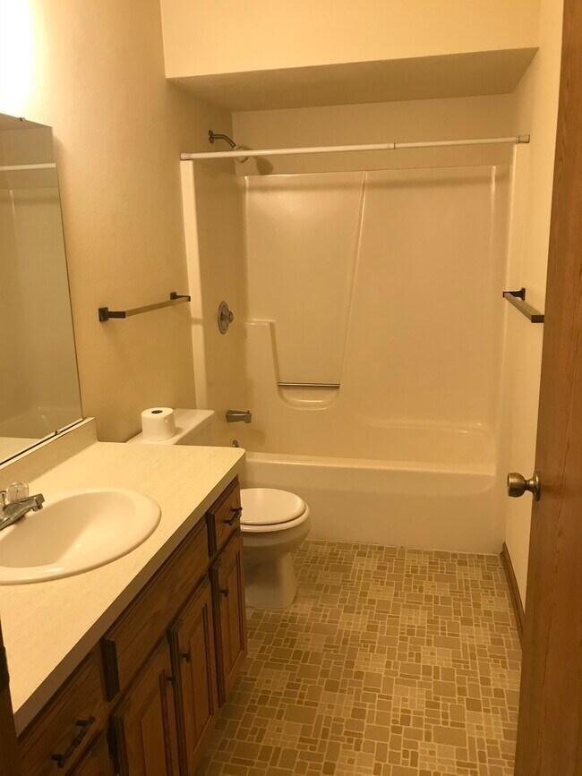 Bathroom - 312 Franklin St