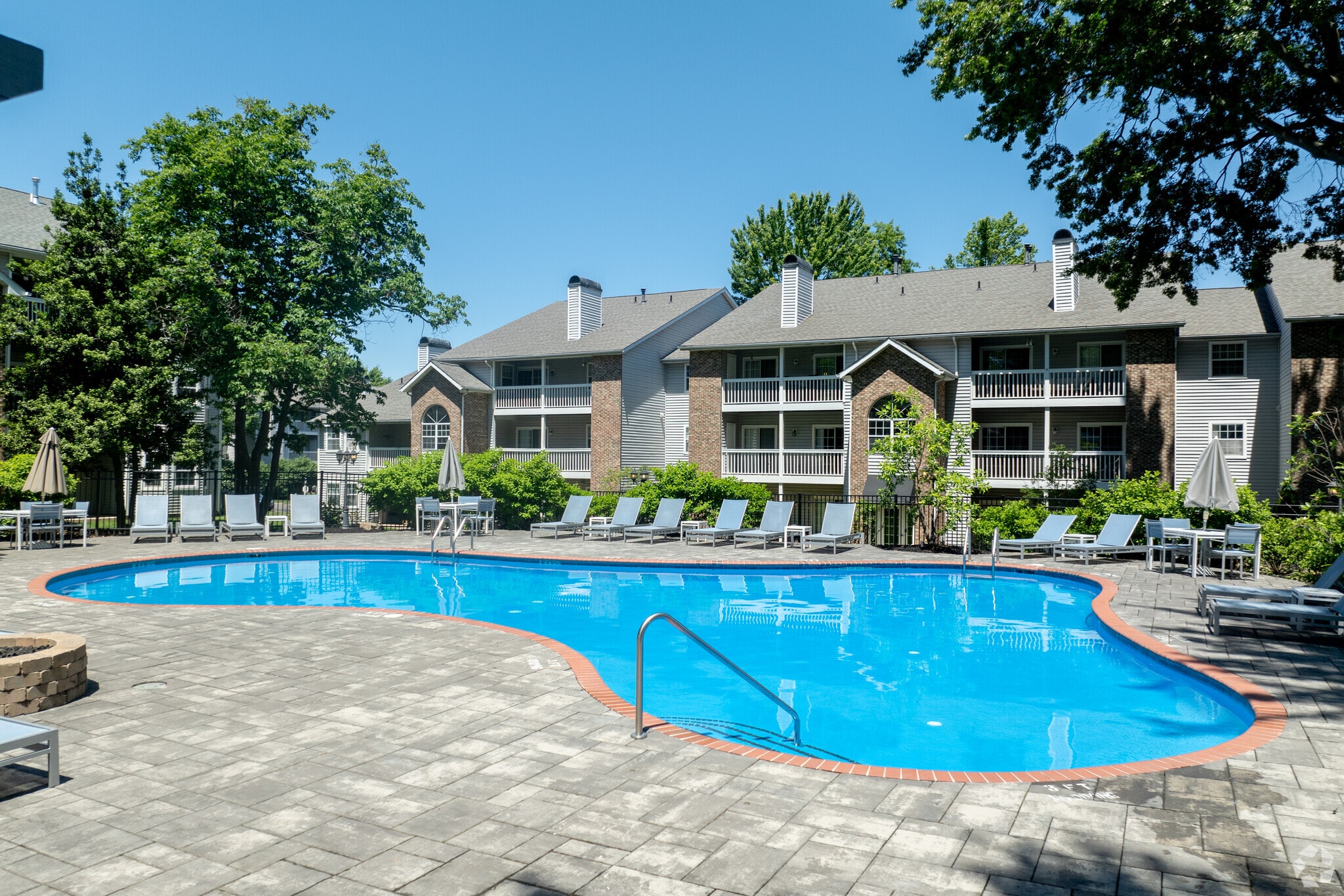 Barrington Place Apartments – photo 1
