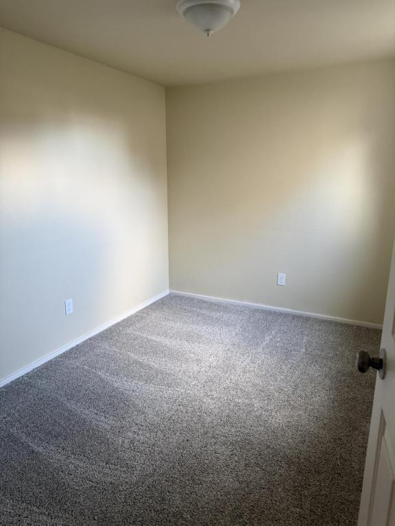 Foto del edificio - 905 N Holladay Dr