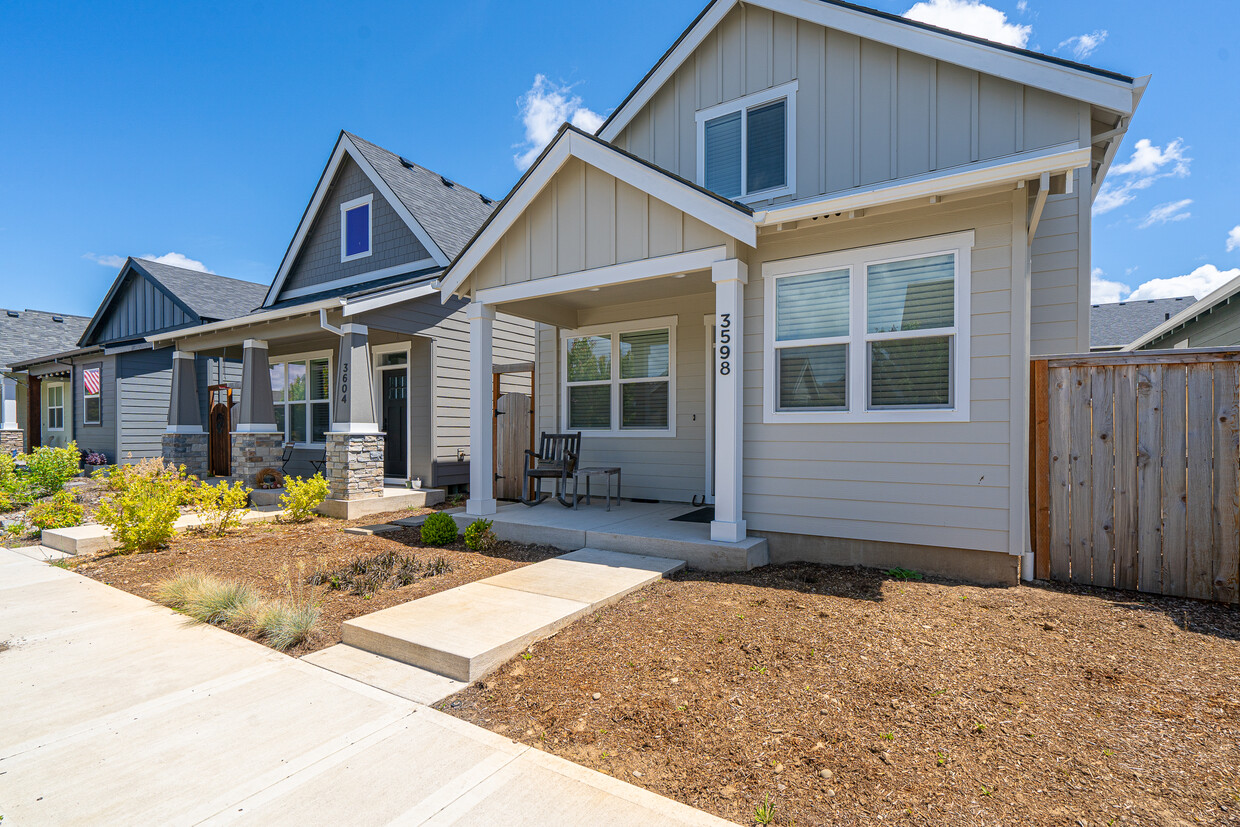 Foto principal - 3598 NE Jacob St