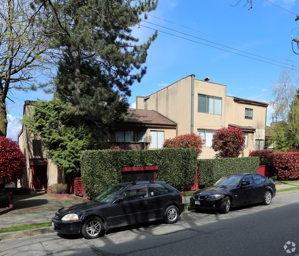 Building Photo - Willow Apartments