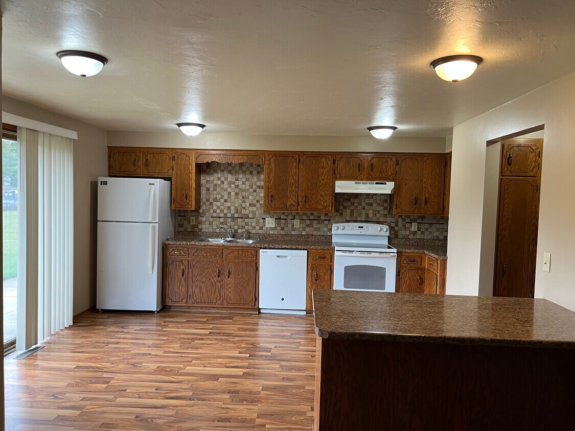 Kitchen/Dinette - 2807 Aquarius Rd
