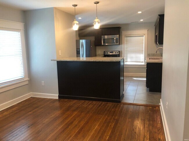 Foto del edificio - 729 E Hunter Ave