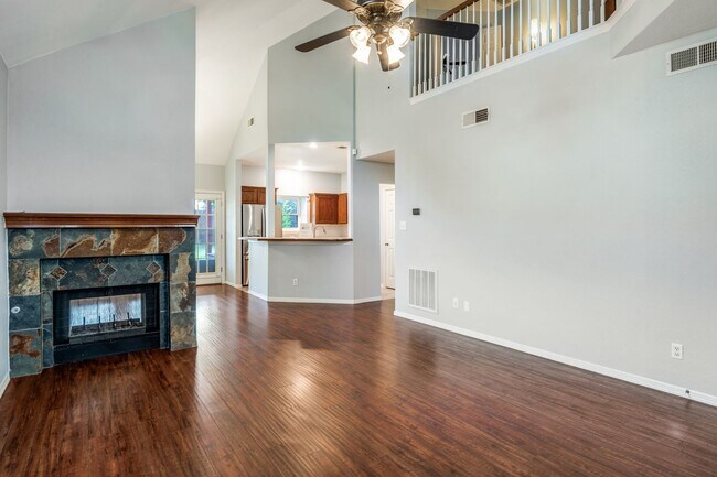 Building Photo - Updated 3 Bed, 3 Bath in N. Carrollton.