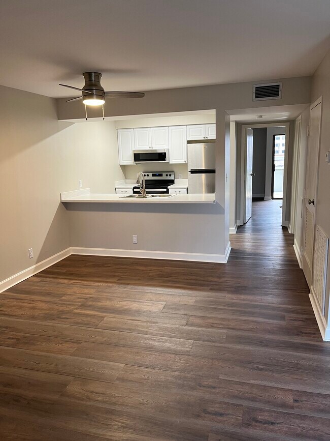 Foto del edificio - 2125 Blakemore Ave