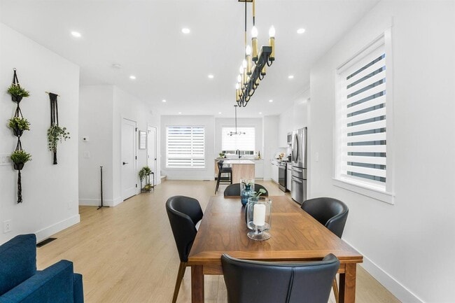 Photo du bâtiment - Spacious 4 bed 3.5 Bed Townhome in Panorama Ridge