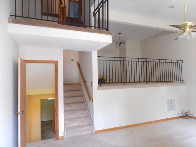 Building Photo - 695 Audubon Ct