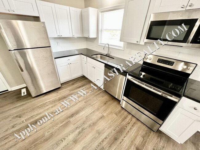 Building Photo - Completely Remodeled Shawnee Duplex-Availa...