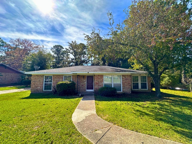 Building Photo - 110 Windsor Dr