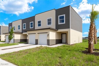 Building Photo - 14985 Sunset Eve Lp