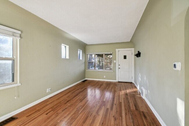 Foto del edificio - 2246 S Corona St
