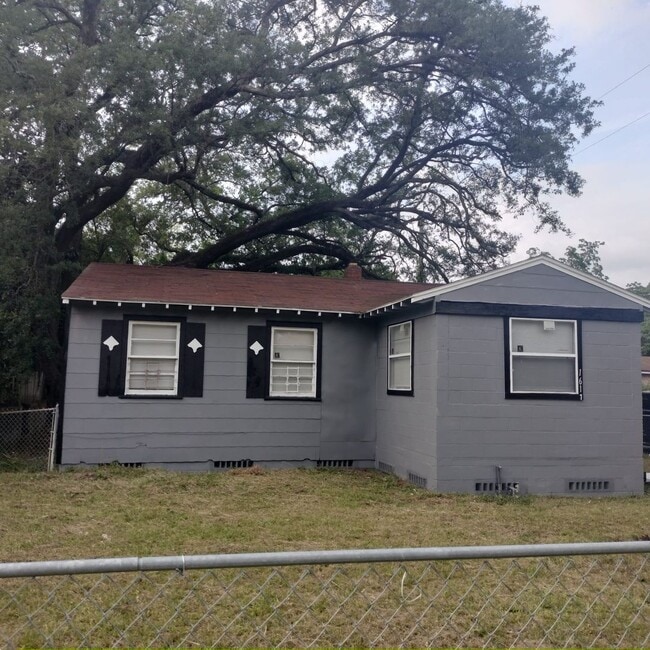 Foto del edificio - Fully Renovated 3/1 Single Family Ready for Move In!