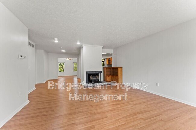 Foto del edificio - 924 Tradewind Dr